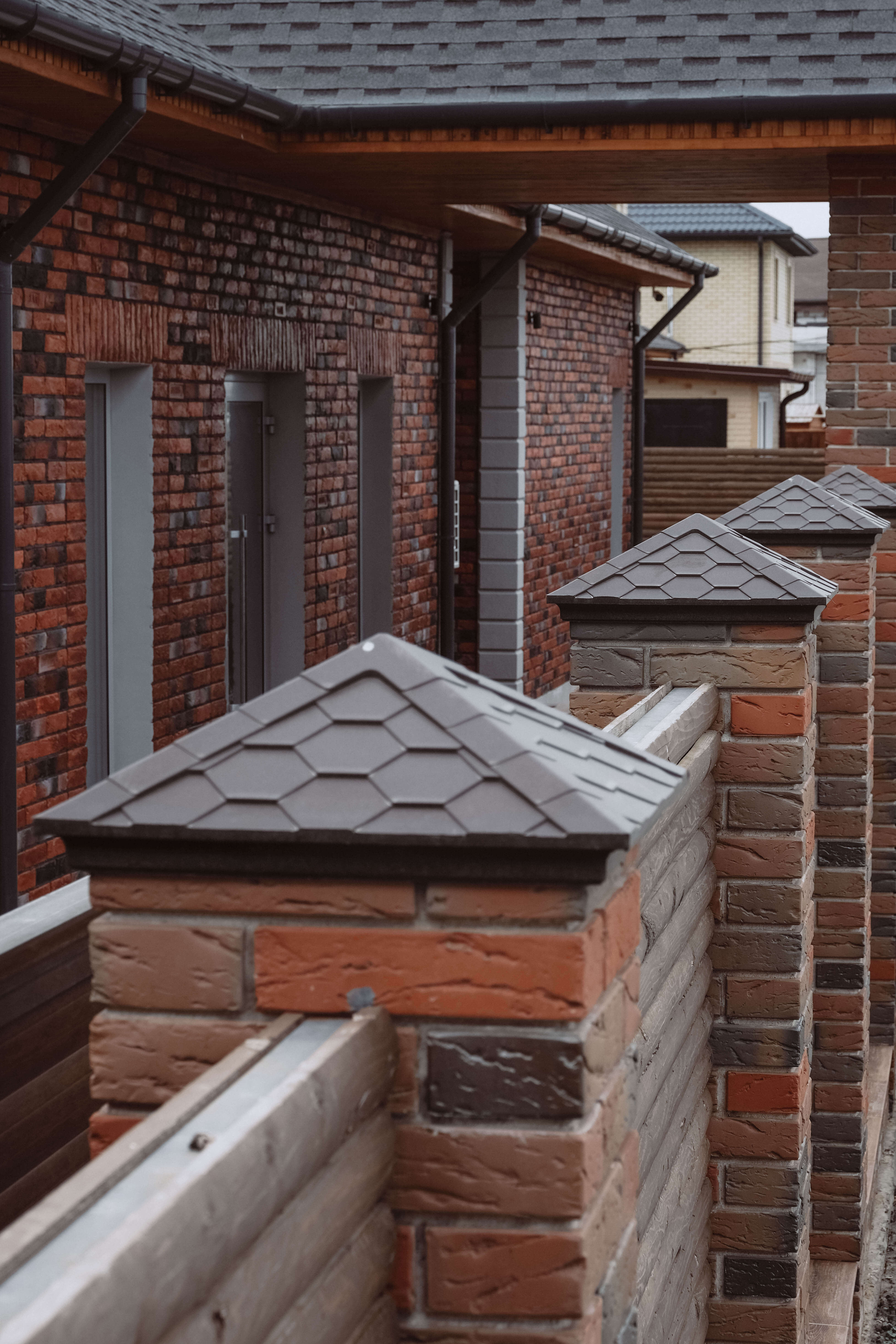 Колпак Zking Эверест Коричневый на столб 1.5х1.5 кирпича (390х390мм) в Кирове фото